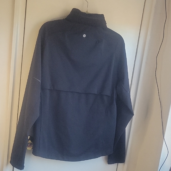 Lululemon Men's Black Hooded Jacket SzM Excellent Condition - Picture 3 of 14